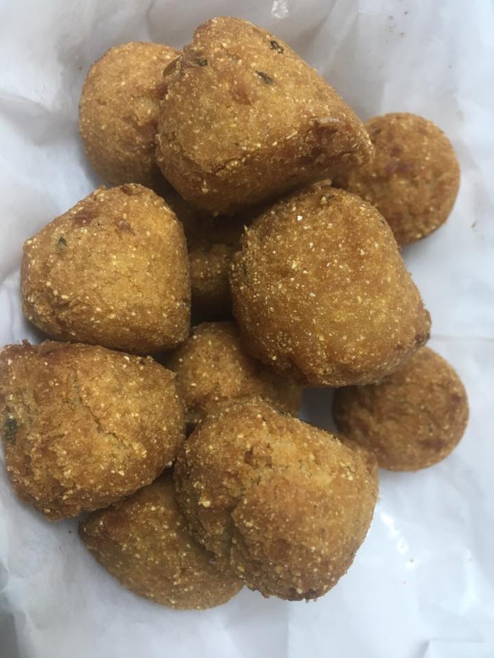 Sharks Fish & Chicken | restaurant | 2411 W 119th St, Blue Island, IL 60406, USA | 7083712700 OR +1 708-371-2700