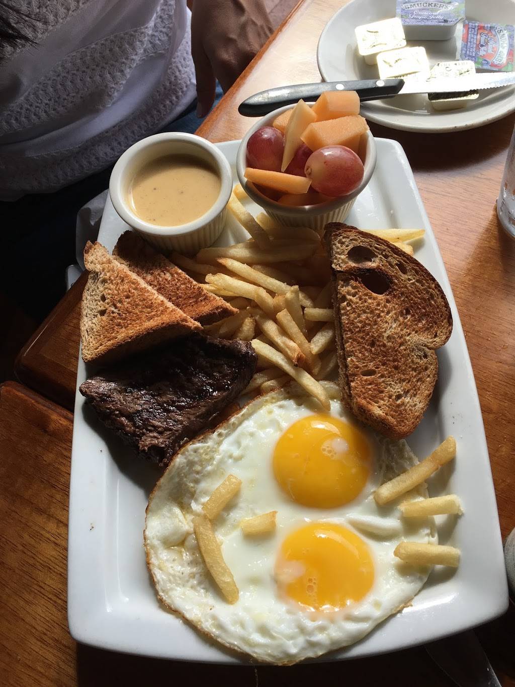 Marx Cafe Revolutionary Cuisine | restaurant | 3203 Mt Pleasant St NW, Washington, DC 20010, USA | 2025187600 OR +1 202-518-7600