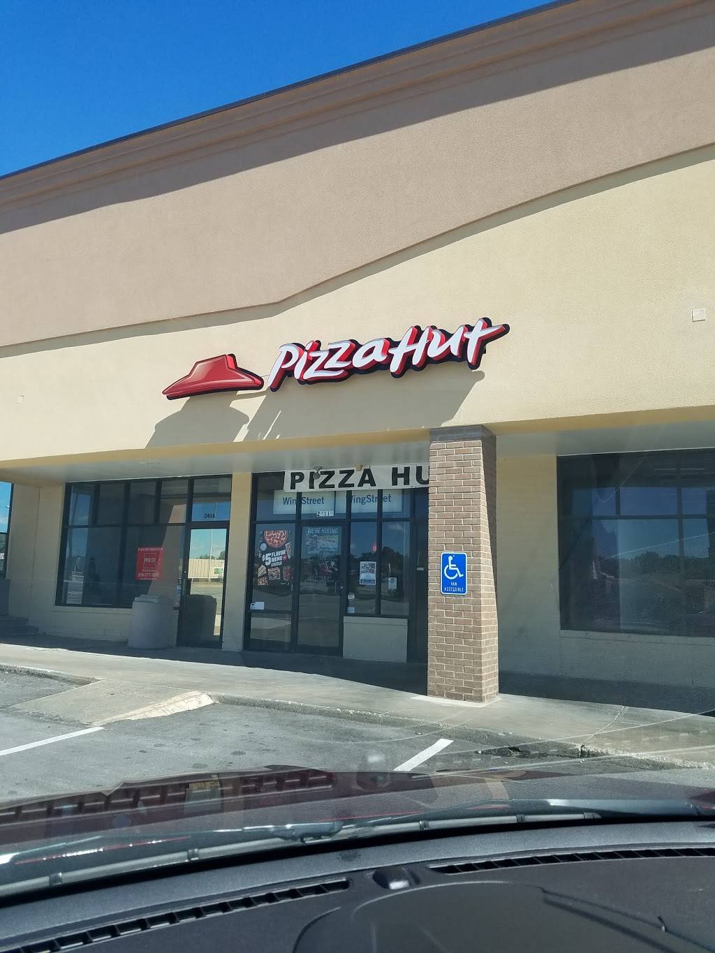 Pizza Hut | meal delivery | 2411 S, Rte 291, Independence, MO 64057, USA | 8163507725 OR +1 816-350-7725