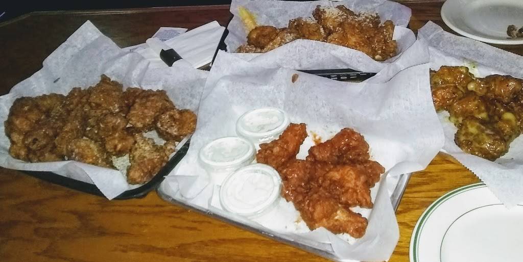 Whiskeys Roadhouse | restaurant | 3207 N Main St, Rockford, IL 61103, USA | 8158778007 OR +1 815-877-8007