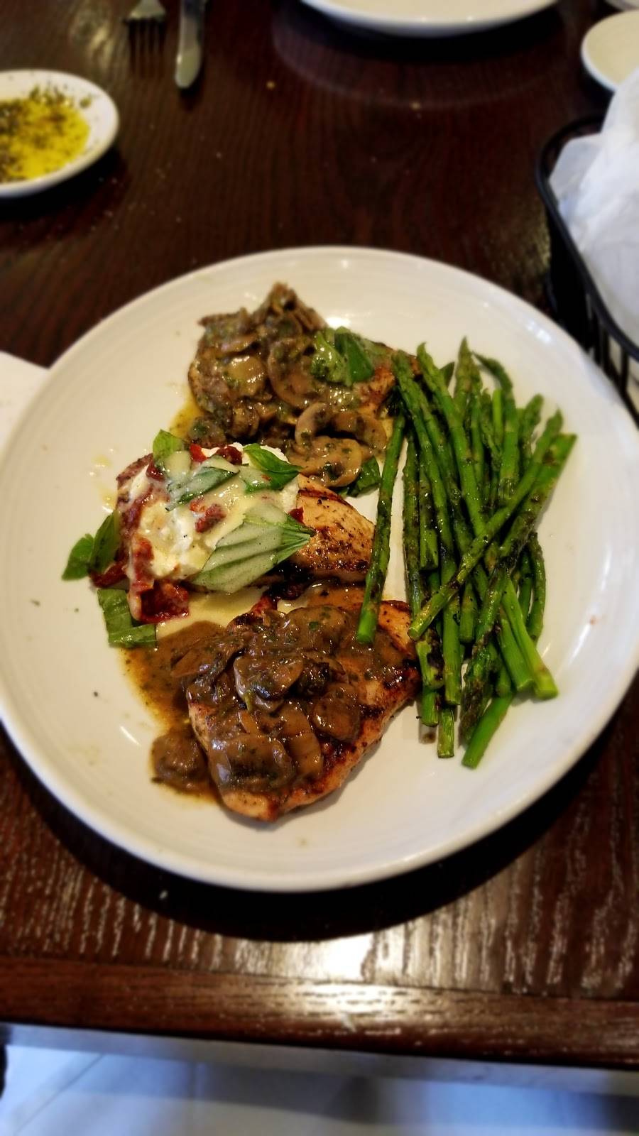 Carrabbas Italian Grill | restaurant | 5440 Farm to Market 1960 Rd W, Houston, TX 77069, USA | 2813978255 OR +1 281-397-8255