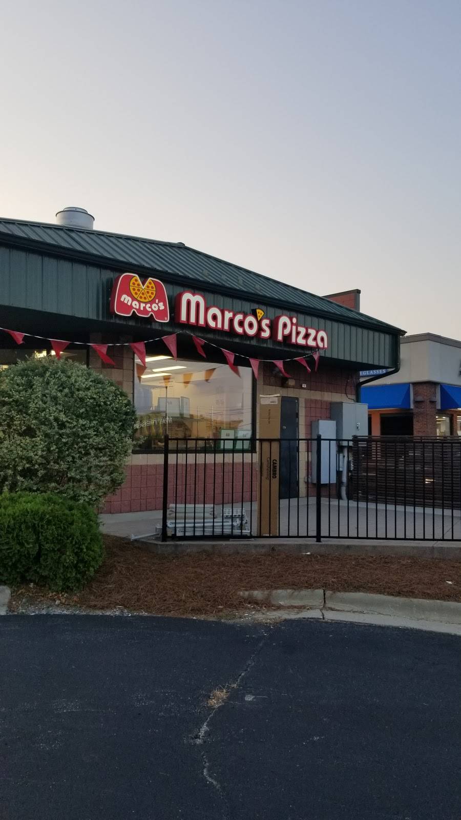 Marcos Pizza | meal takeaway | 2101 N Main St, High Point, NC 27262, USA | 3368037057 OR +1 336-803-7057
