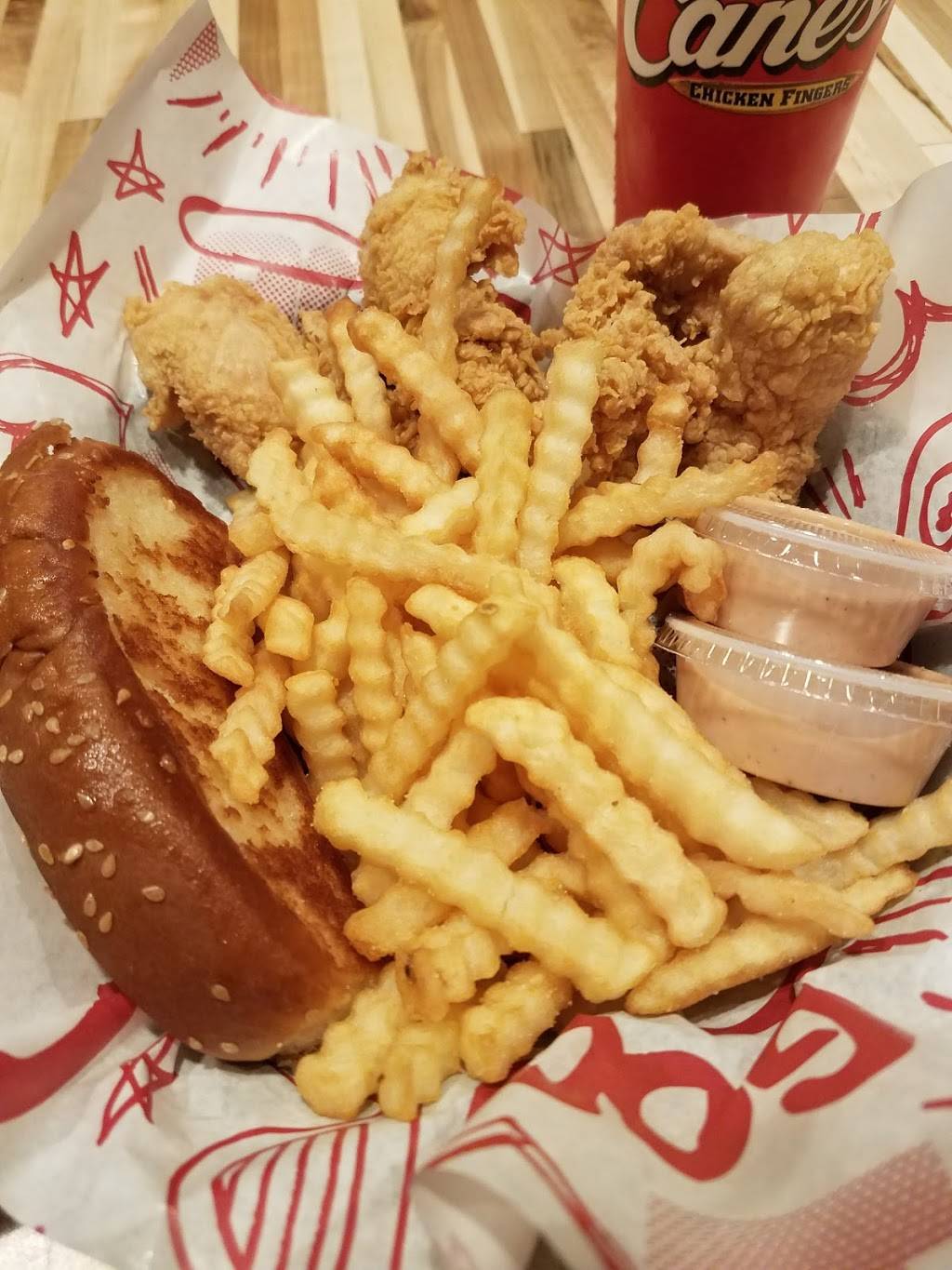 Raising Canes Chicken Fingers | meal takeaway | 14241 E Alameda Ave, Aurora, CO 80012, USA | 3033648836 OR +1 303-364-8836