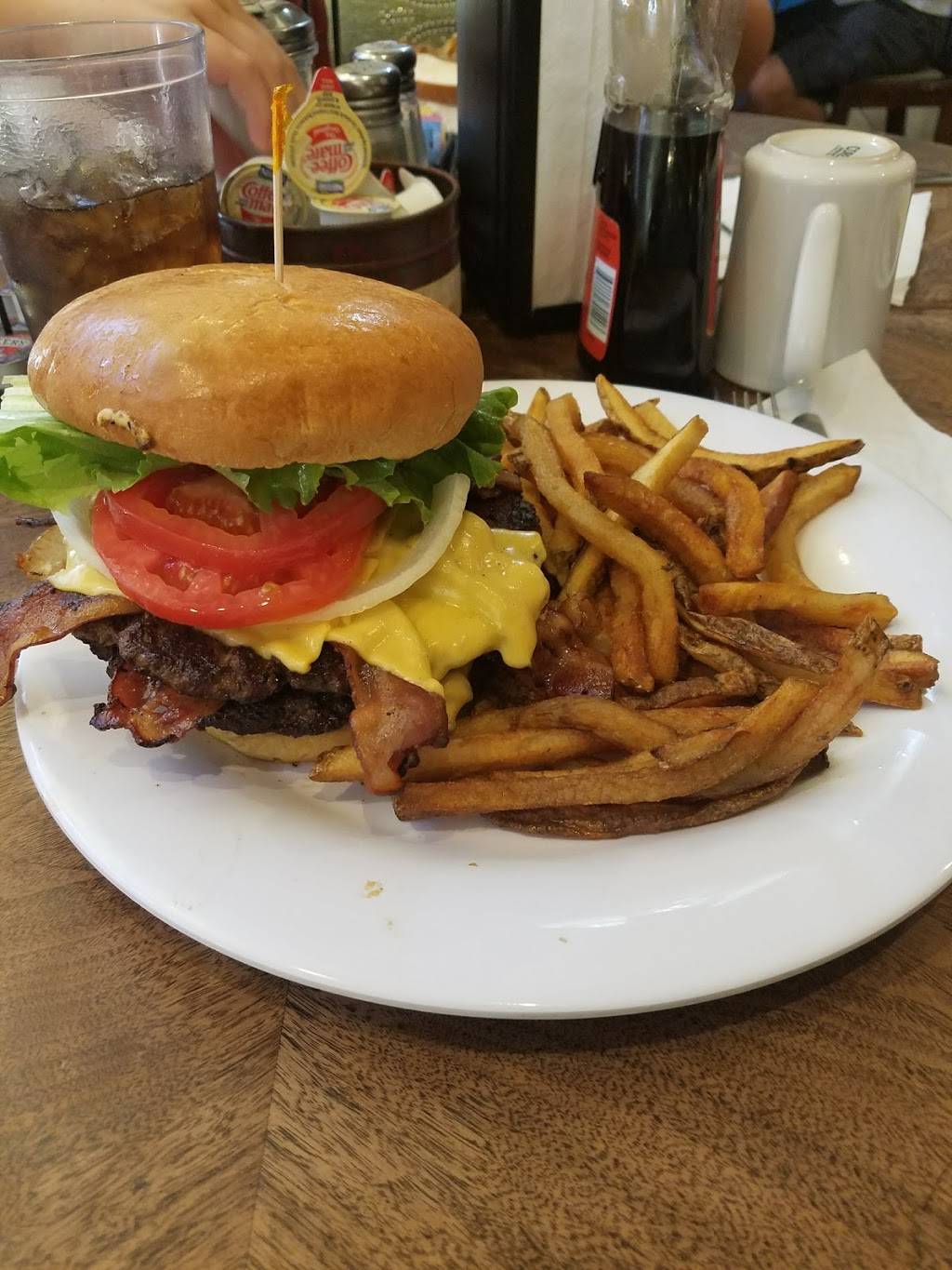 Ds Breakfast and Burgers | restaurant | 423 10th Ave W, Palmetto, FL 34221, USA | 9417764524 OR +1 941-776-4524