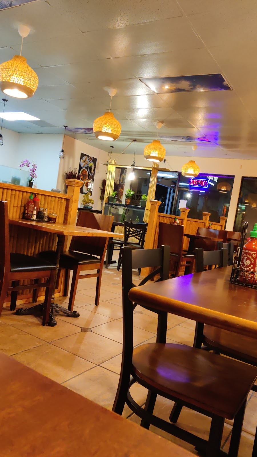 Pho & Sushi by Mais Kitchen | restaurant | 2852 Main St, San Diego, CA 92113, USA | 6197829496 OR +1 619-782-9496