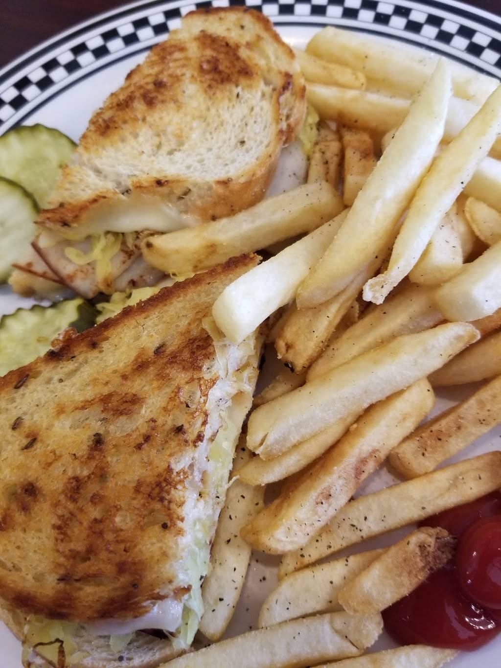 Georges Kitchen | restaurant | 13101 Triskett Rd, Cleveland, OH 44111, USA | 2166710430 OR +1 216-671-0430