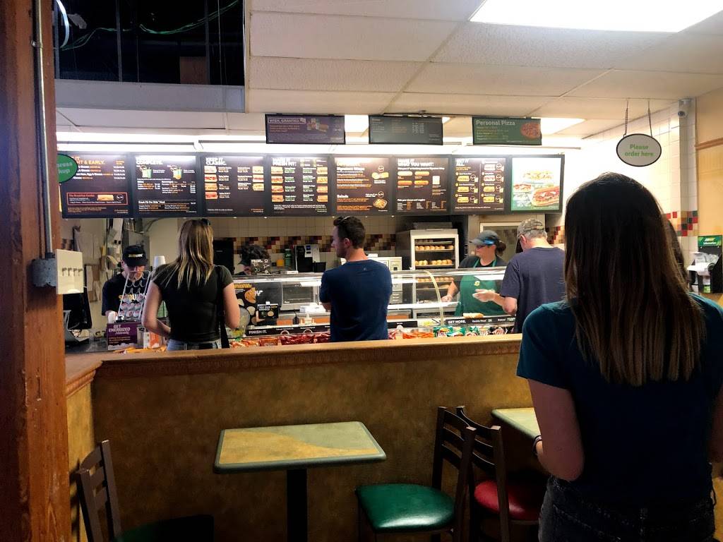 Subway | restaurant | 509 Elm St, Dallas, TX 75202, USA | 2146519268 OR +1 214-651-9268