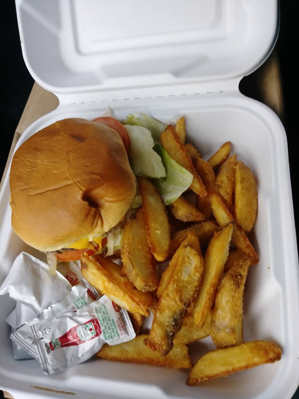 George Webb Restaurant - 61st & Bluemound | restaurant | 6108 W Bluemound Rd, Milwaukee, WI 53213, USA | 4144532392 OR +1 414-453-2392