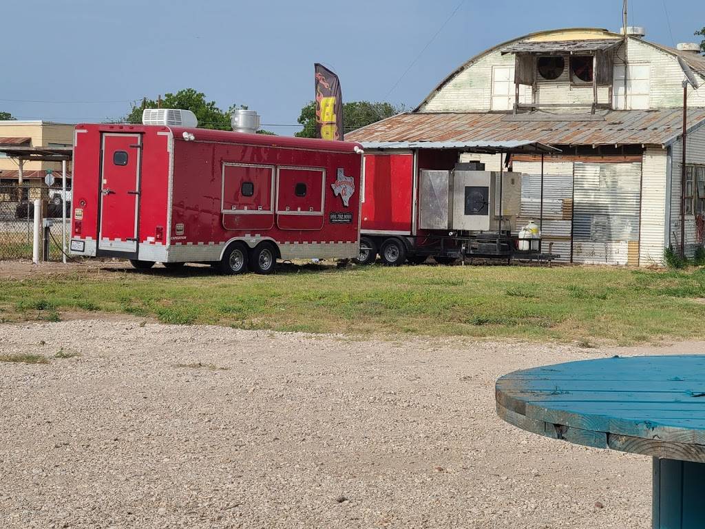 Heavenly Q @ Eagles Nest | restaurant | 1401 2nd St, Pleasanton, TX 78064, USA | 9567929066 OR +1 956-792-9066