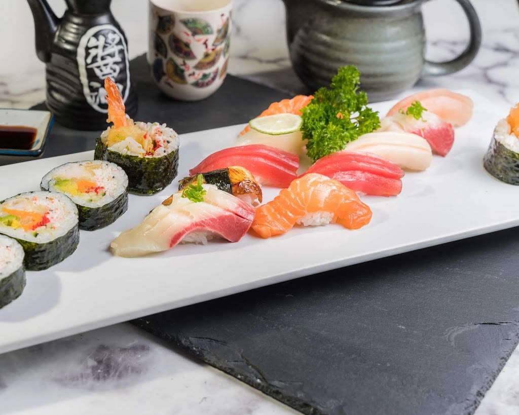 Daeco Sushi | restaurant | 40 St Clair Ave W, Toronto, ON M4V 3A2, Canada | 6473451212 OR +1 647-345-1212