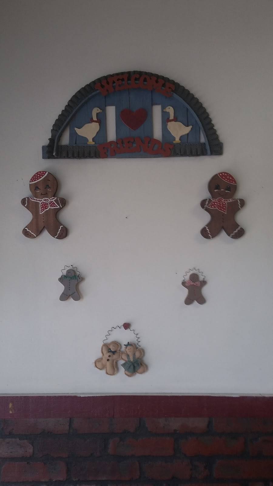 Gingerbread House Cafe | restaurant | 3 Franklin St N, Glenwood, MN 56334, USA | 3206344969 OR +1 320-634-4969