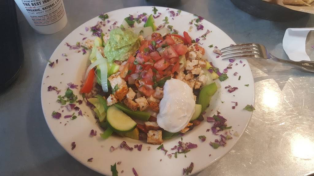 Sharky’s | restaurant | 111 S Westlake Blvd #102, Westlake Village, CA 91362, USA | 8053703701 OR +1 805-370-3701