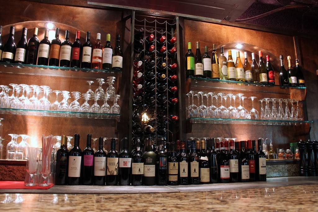 Bella on Houston | restaurant | 204 E Houston St, San Antonio, TX 78205, USA | 2104042355 OR +1 210-404-2355