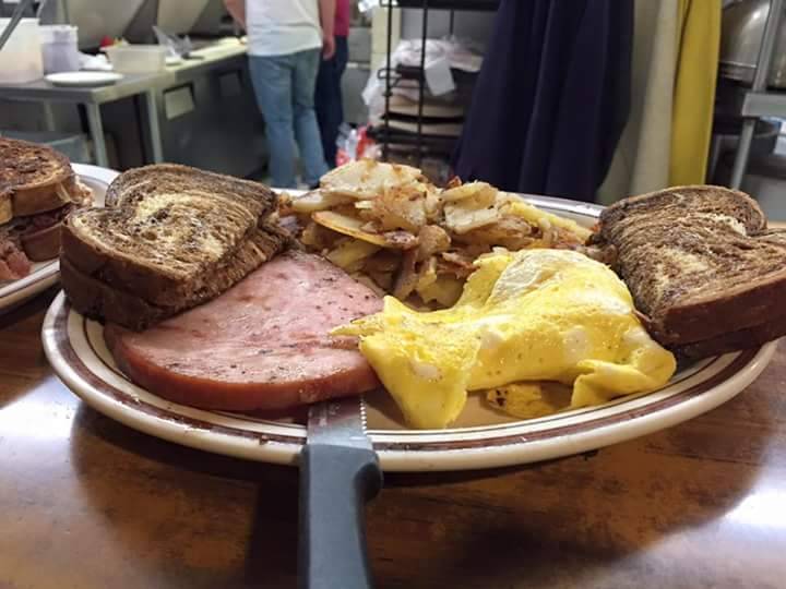 Clarks Landing | restaurant | 612 W Front St, Buffalo, IA 52728, USA | 5633814190 OR +1 563-381-4190