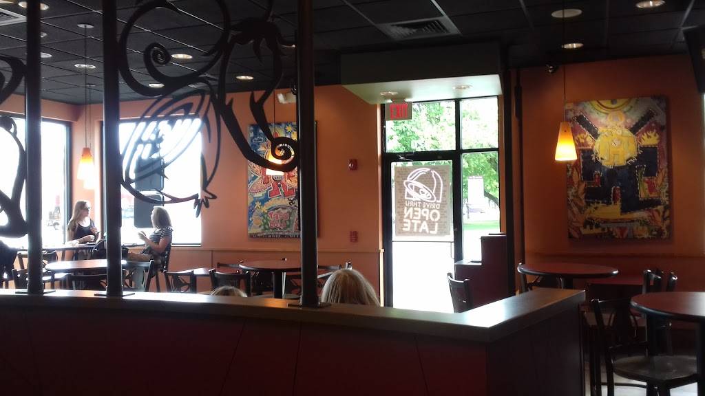 Taco Bell | meal takeaway | 420 W Virginia St, Crystal Lake, IL 60014, USA | 8154593377 OR +1 815-459-3377