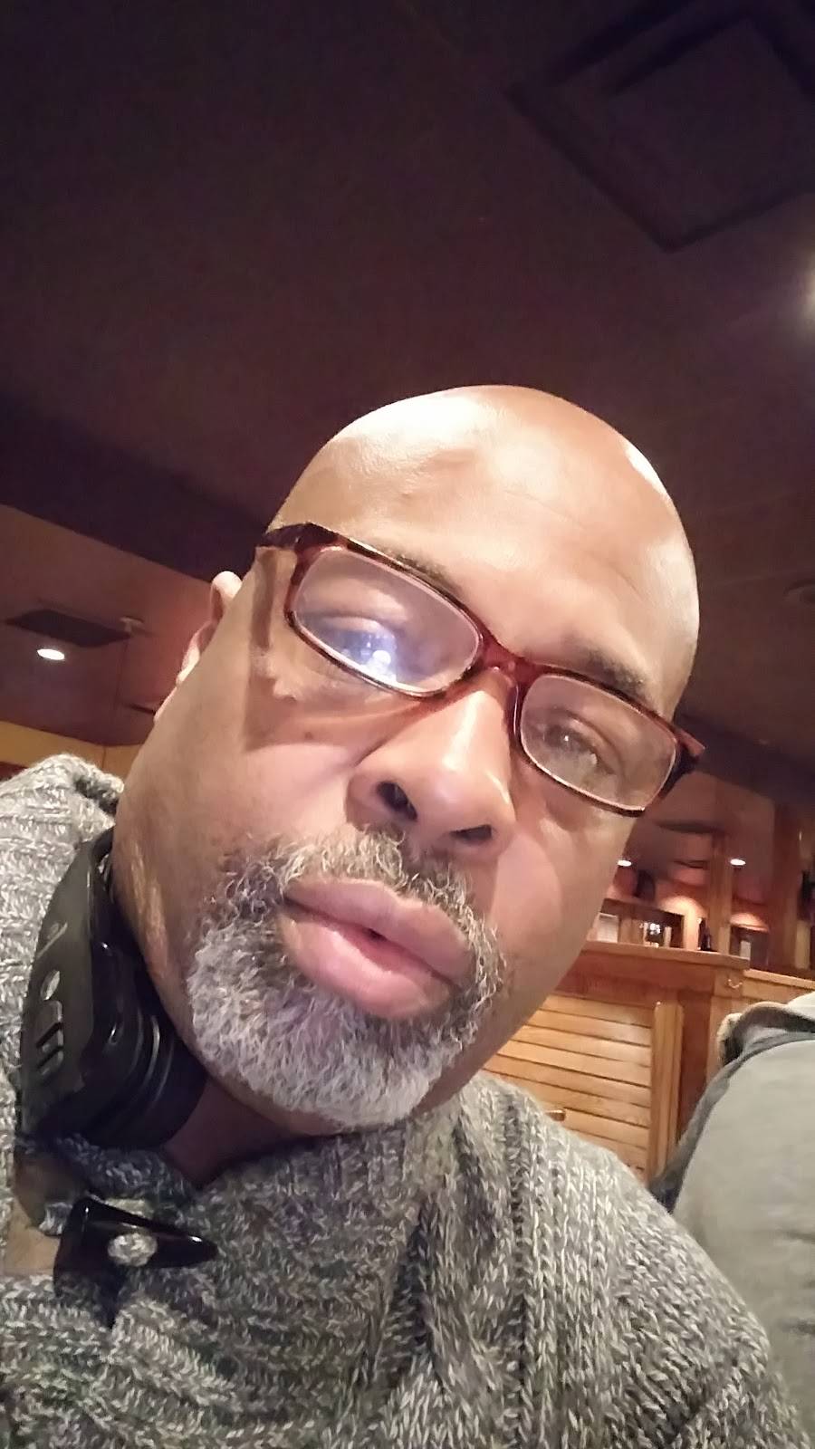 Leons Chicago Best | restaurant | 1528 E 63rd St, Chicago, IL 60637, USA | 7738914804 OR +1 773-891-4804