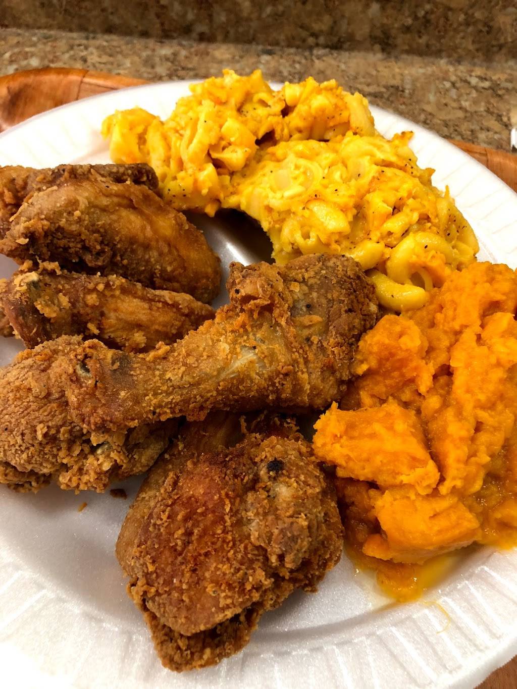 Charles Country Pan Fried Chicken | restaurant | 2461 Frederick Douglass Blvd, New York, NY 10027, USA | 2122811800 OR +1 212-281-1800