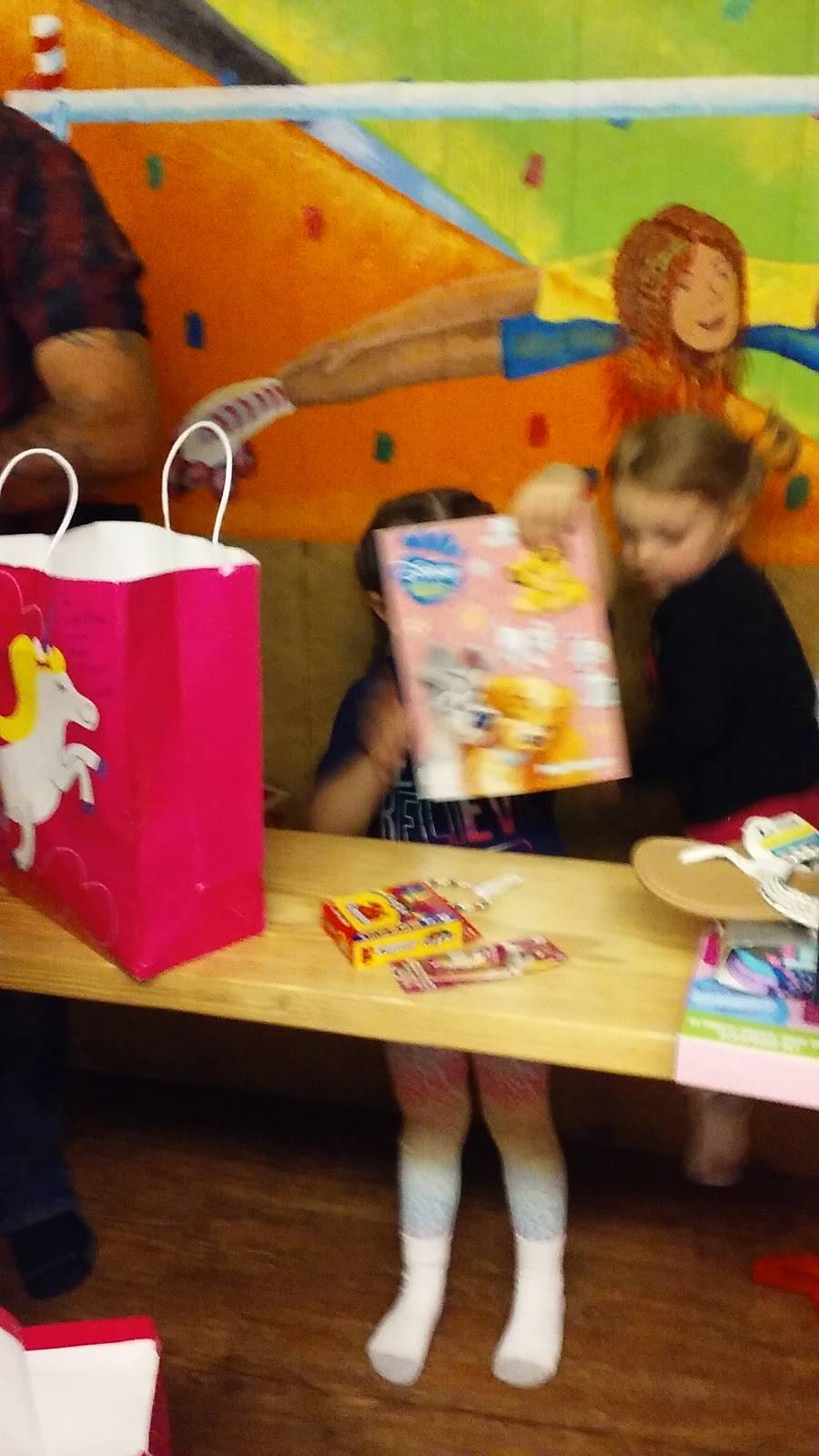 Cleveland Skate Place | meal takeaway | 2100 Candies Ln NW, Cleveland, TN 37312, USA | 4234721010 OR +1 423-472-1010