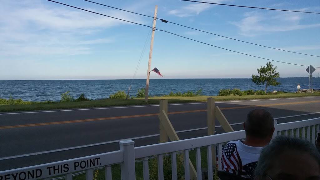 Ritskis Bar & Grill | restaurant | 614 E Main St, Lakeside Marblehead, OH 43440, USA | 4197981772 OR +1 419-798-1772