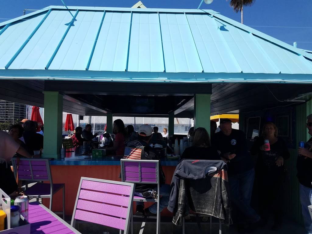 Buoys Waterfront Bar and Grill | restaurant | 678 75th Ave, St Pete Beach, FL 33706, USA | 7279392369 OR +1 727-939-2369