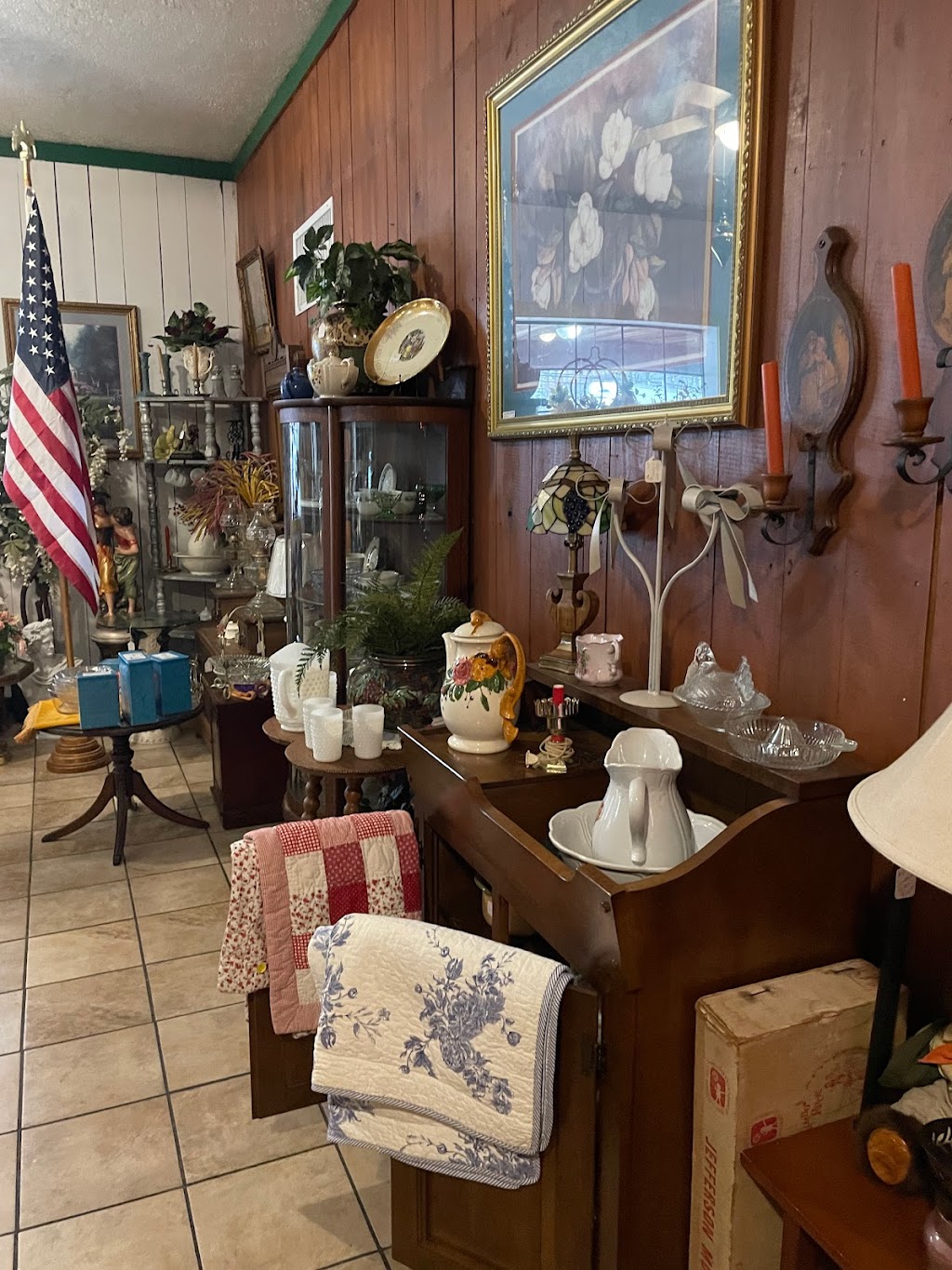 Lyons Den | restaurant | 30432 Broad St, Bruceton, TN 38318, USA | 7312520112 OR +1 731-252-0112