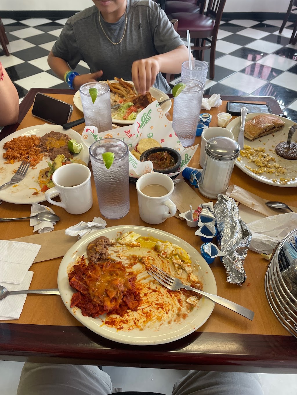 Broadway Café | restaurant | 404 W Broadway St, Van Horn, TX 79855, USA | 4322835090 OR +1 432-283-5090