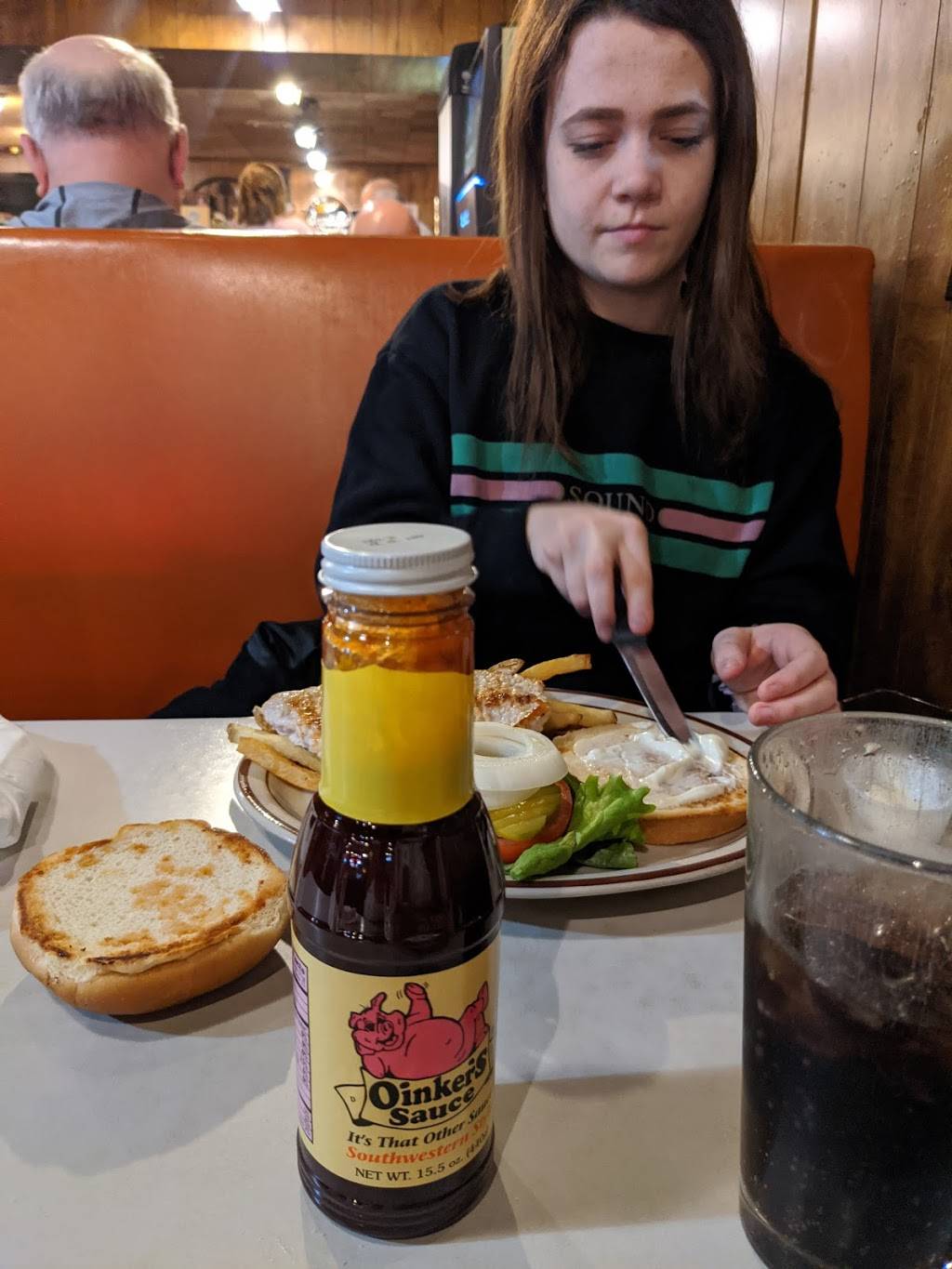 Oinkers Lounge & Grill | restaurant | 1500 E 7th St, Atlantic, IA 50022, USA | 7122434974 OR +1 712-243-4974