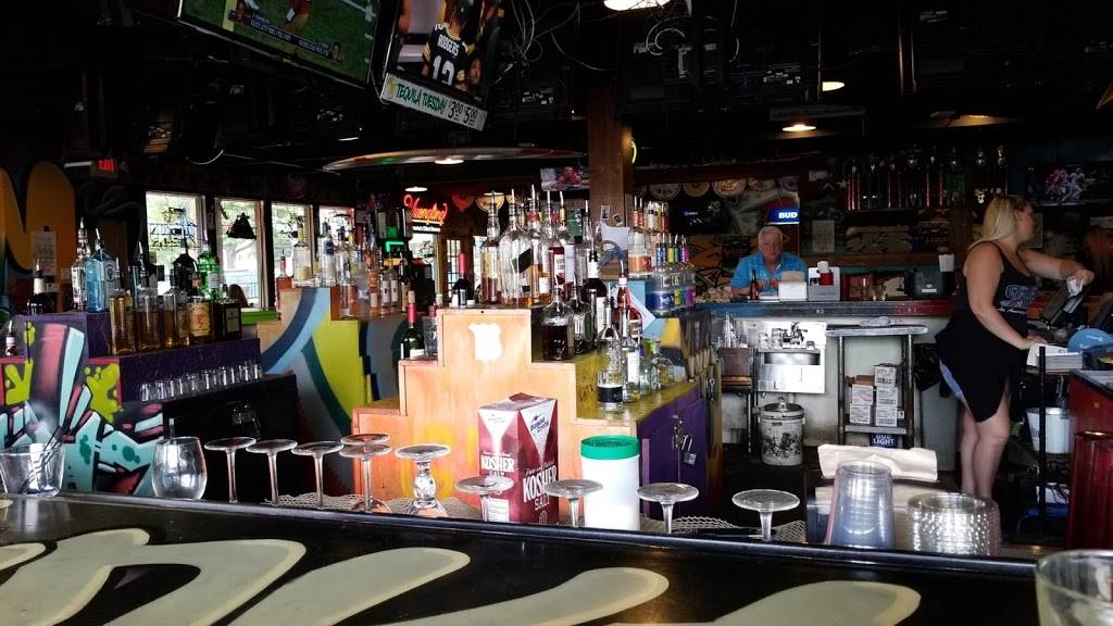 Graffiti Junktion Longwood | restaurant | 145 Wekiva Springs Rd #161, Longwood, FL 32779, USA | 4073354717 OR +1 407-335-4717