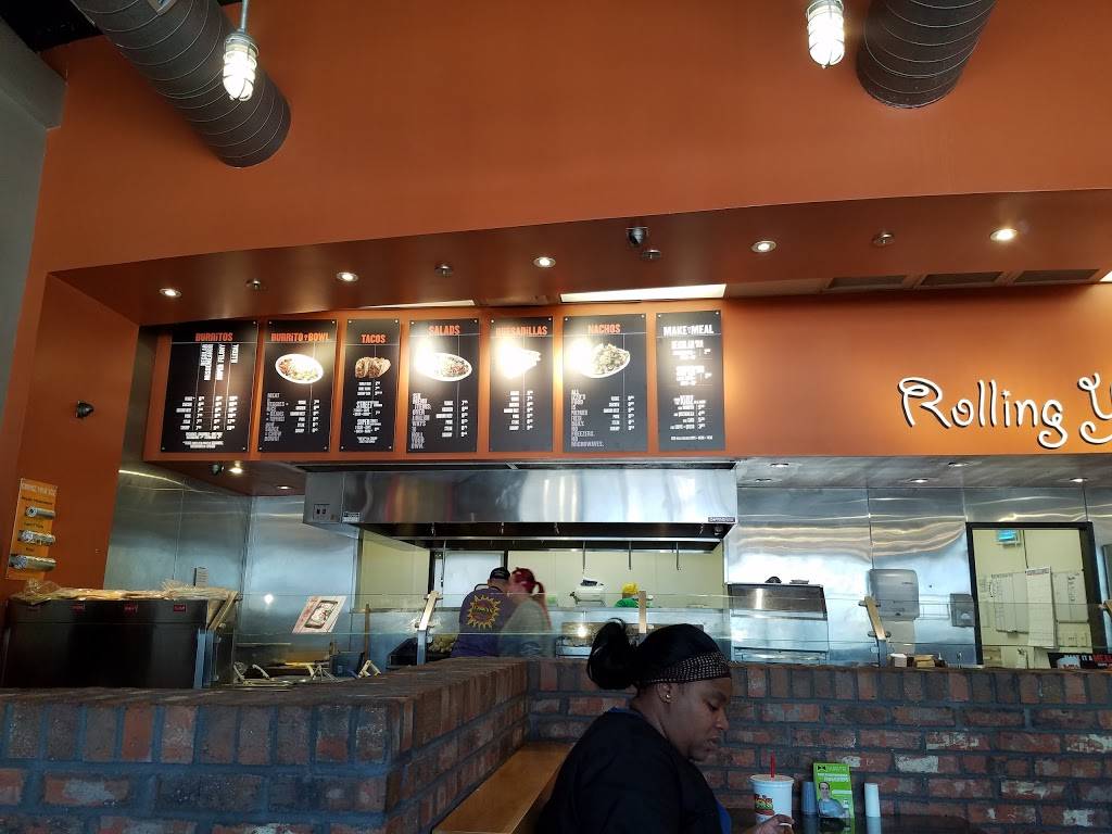 Izzos Illegal Burrito | restaurant | 70488 LA-21 #100, Covington, LA 70433, USA | 9853275114 OR +1 985-327-5114