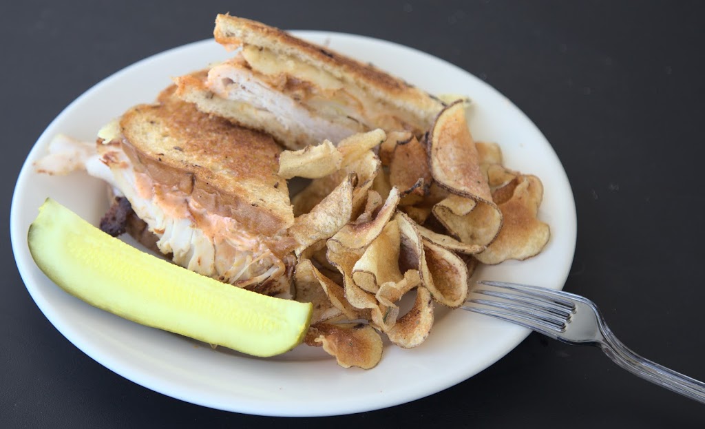 The Little Lunch Box | restaurant | 7100 30th Ave N, St. Petersburg, FL 33710, USA | 7272449484 OR +1 727-244-9484