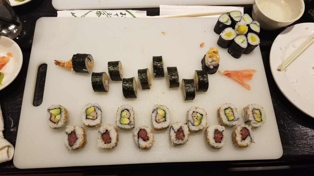 Le Champignon De Tokio Sushi | restaurant | 124 Lombard St, Philadelphia, PA 19147, USA | 2159222515 OR +1 215-922-2515