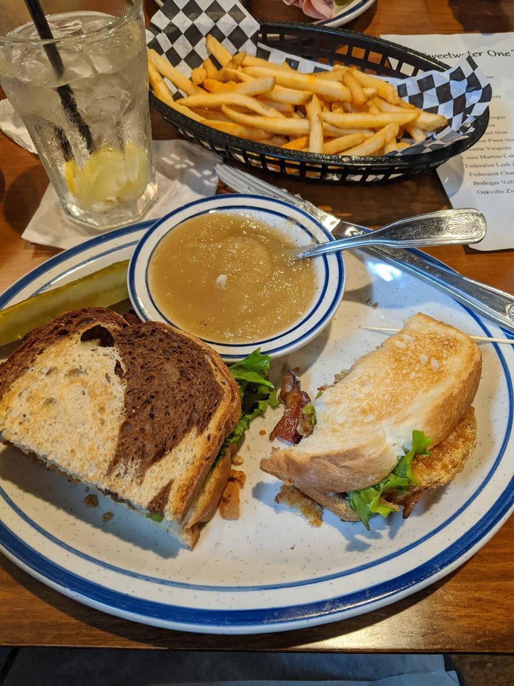 Sweetwater 123 | restaurant | 123 W Richardson Ave, Summerville, SC 29483, USA | 8436958488 OR +1 843-695-8488