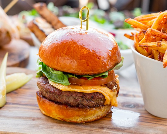 Wallys Beverly Hills | restaurant | 447 N Canon Dr, Beverly Hills, CA 90210, USA | 3104753540 OR +1 310-475-3540