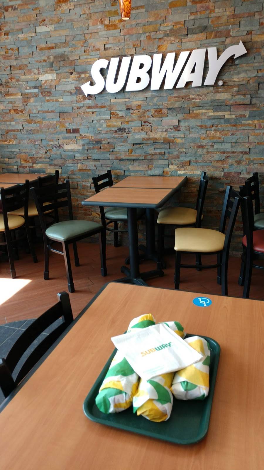 Subway | meal takeaway | 4722 NE Vivion Rd, Kansas City, MO 64119, USA | 8168595375 OR +1 816-859-5375