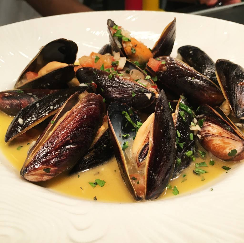 Bella Italiana | restaurant | 1721 W Canal St, Milwaukee, WI 53233, USA | 4148477626 OR +1 414-847-7626