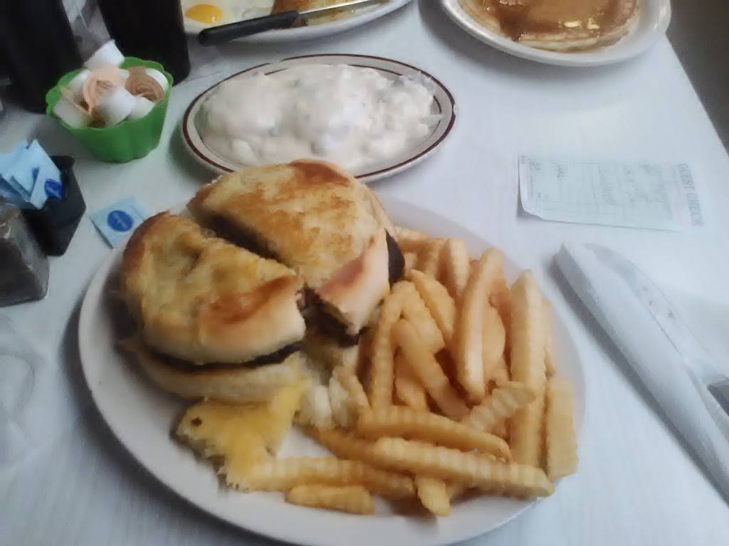 Cow Patties | restaurant | 606 Main St, Warsaw, MO 65355, USA | 6604386046 OR +1 660-438-6046