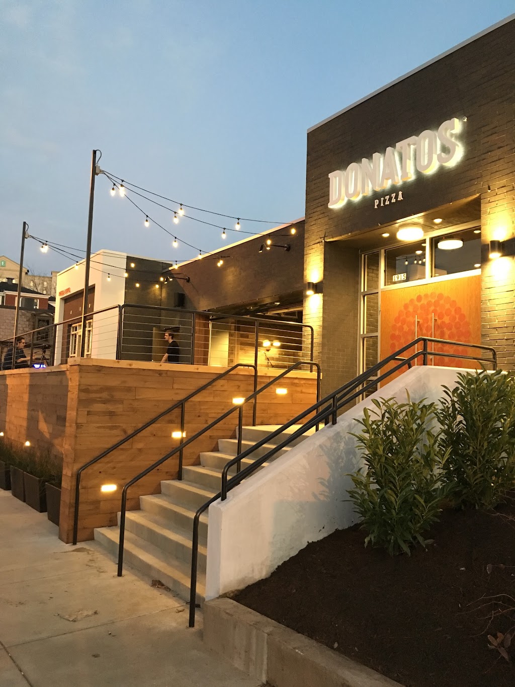 Donatos Pizza | meal takeaway | 1915 Broadway, Nashville, TN 37203, USA | 6156252929 OR +1 615-625-2929