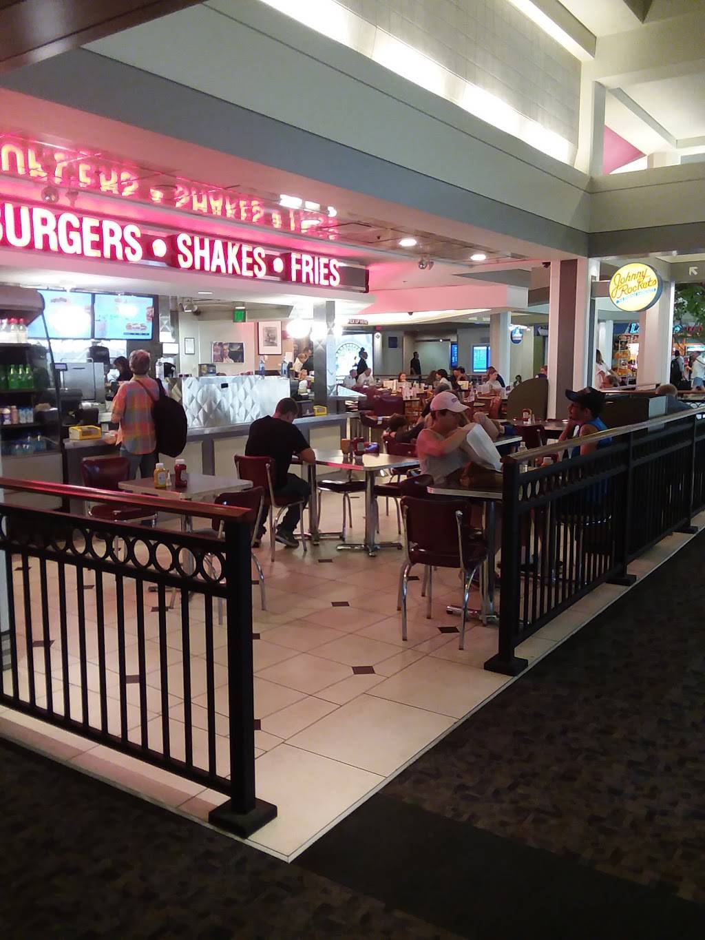 Johnny Rockets | restaurant | 5300 S Howell Ave, Milwaukee, WI 53207, USA | 4147475252 OR +1 414-747-5252