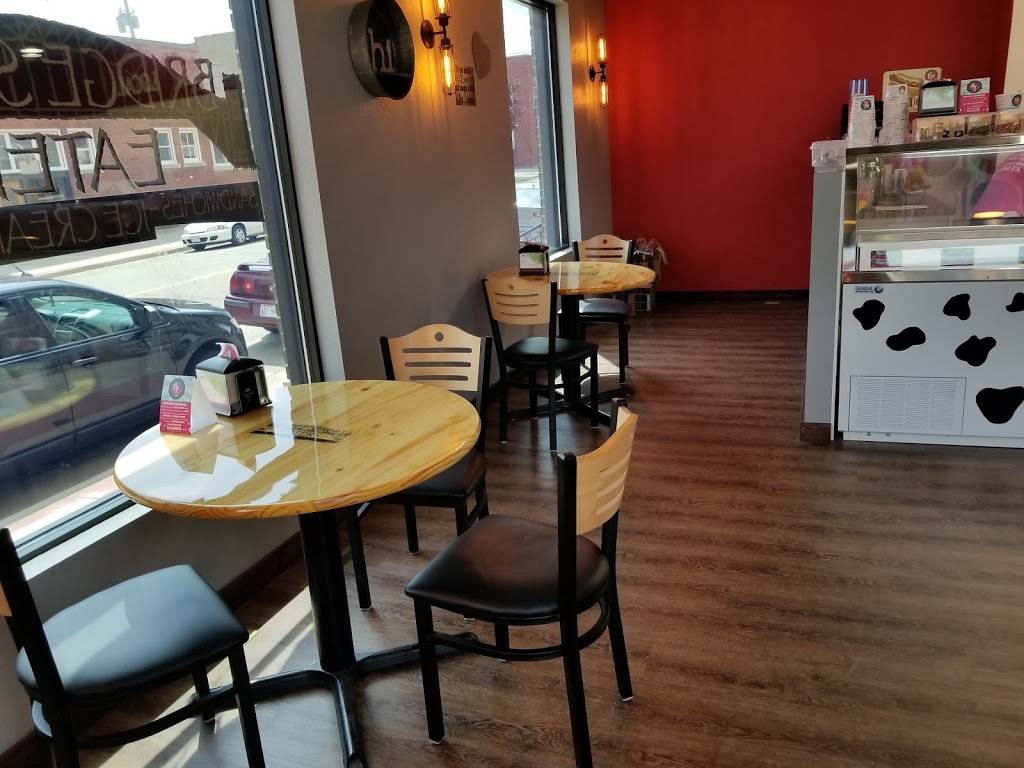 Bridge Street Eatery and Ice Cream | restaurant | 1 N Main St, Mayville, WI 53050, USA | 9206442254 OR +1 920-644-2254