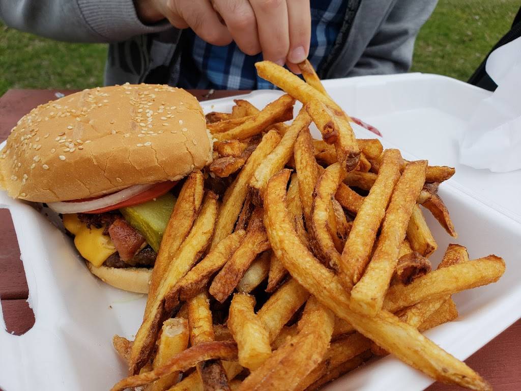 Izzys Chip Truck | restaurant | Cramahe, ON K0K 1S0, Canada | 9053768168 OR +1 905-376-8168