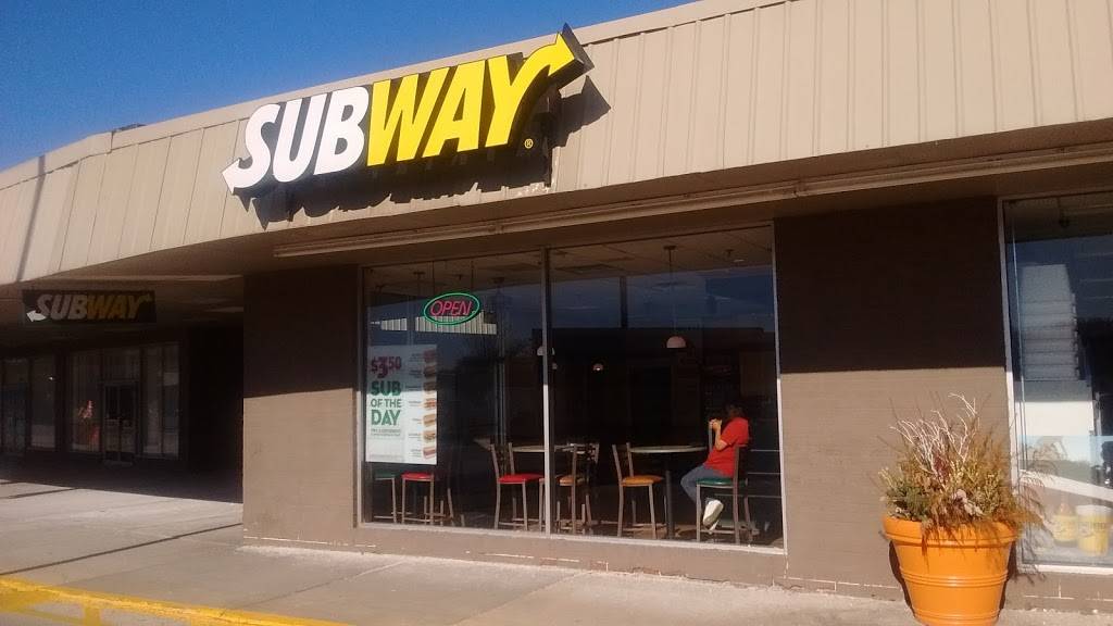 Subway Restaurants | restaurant | 684 N Milwaukee Ave, Prospect Heights, IL 60070, USA | 2246761357 OR +1 224-676-1357
