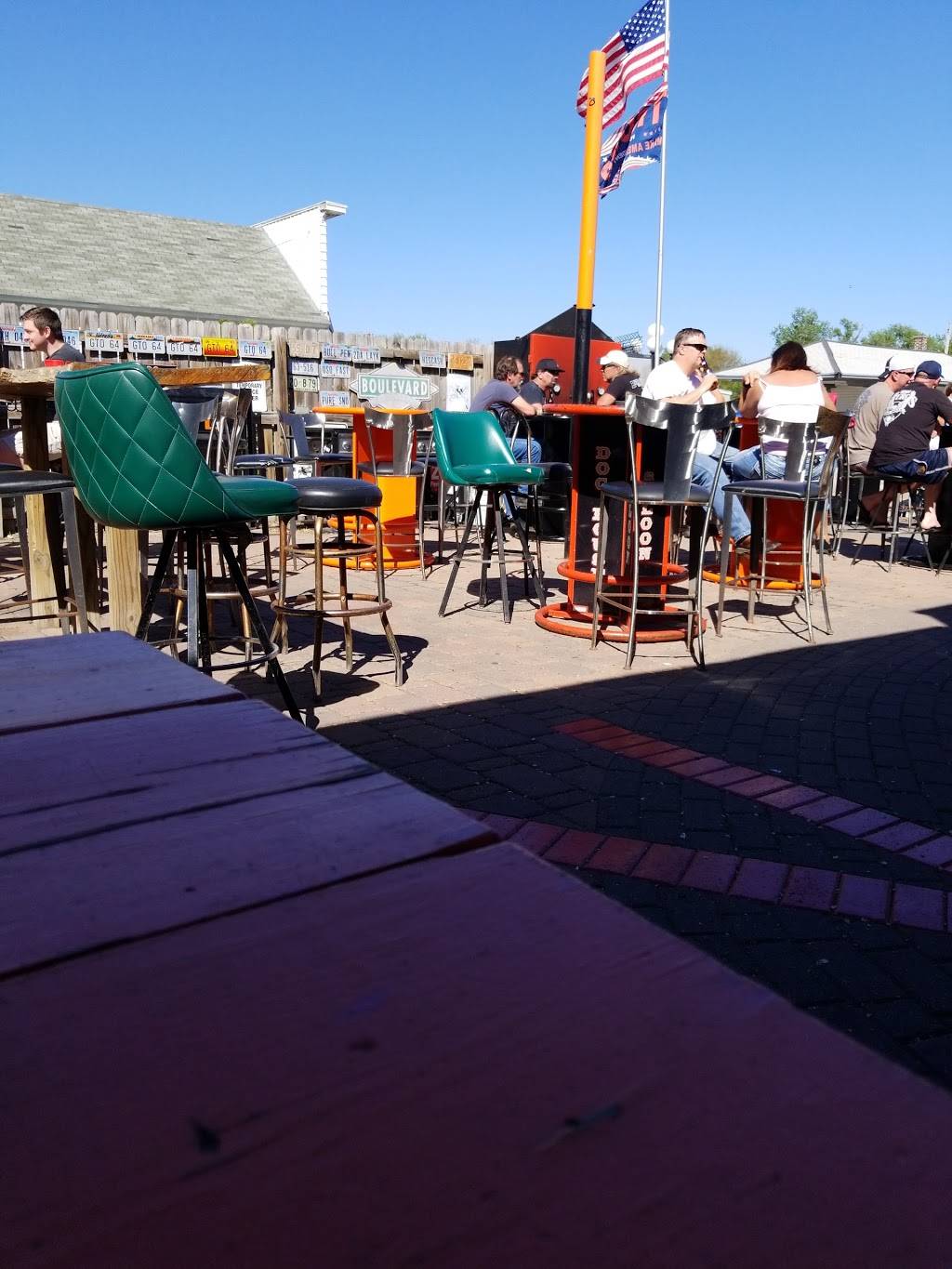 Dog House Saloon | restaurant | 307 3rd St, Waterloo, NE 68069, USA | 4027793257 OR +1 402-779-3257