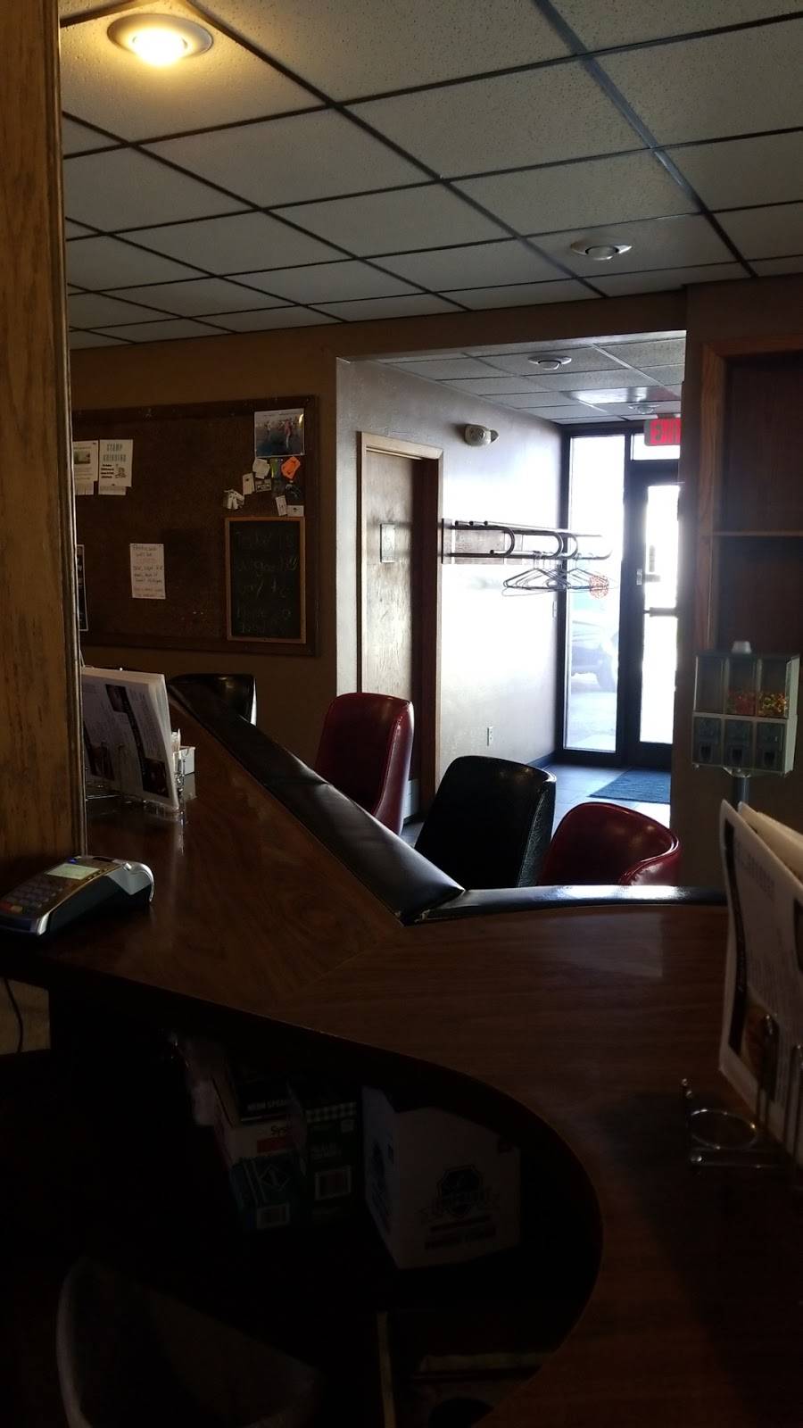 Petticoat Junction | restaurant | 138 Morrow St, Seymour, WI 54165, USA | 9208337783 OR +1 920-833-7783