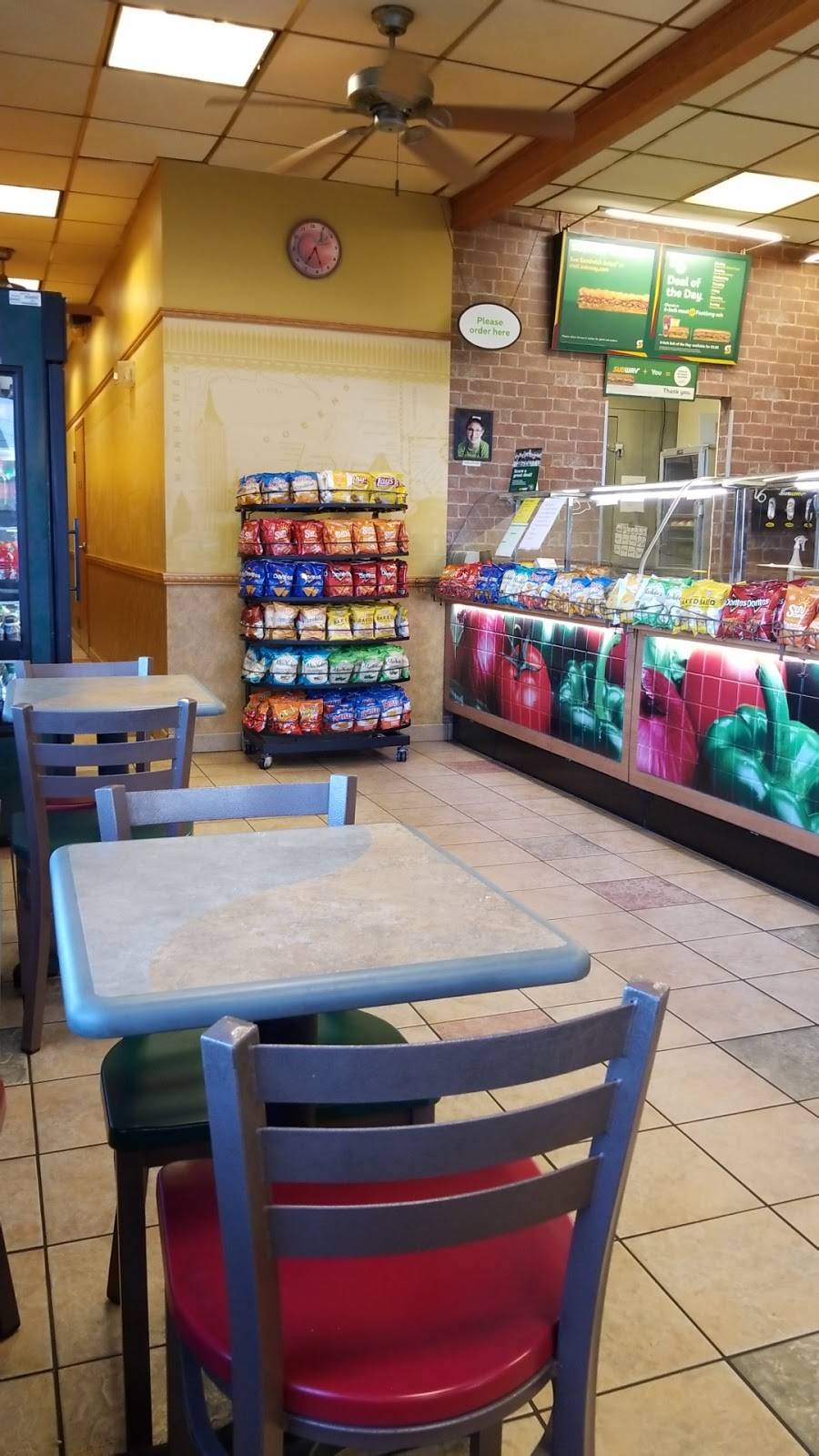 Subway | restaurant | 116 W Agency Rd, West Burlington, IA 52655, USA | 3197532200 OR +1 319-753-2200