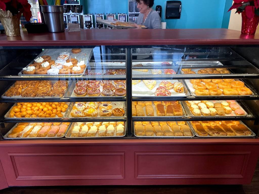 Dough Co. Doughnuts & Coffee | bakery | 4742 Hills and Dales Rd NW, Canton, OH 44708, USA | 3309158053 OR +1 330-915-8053