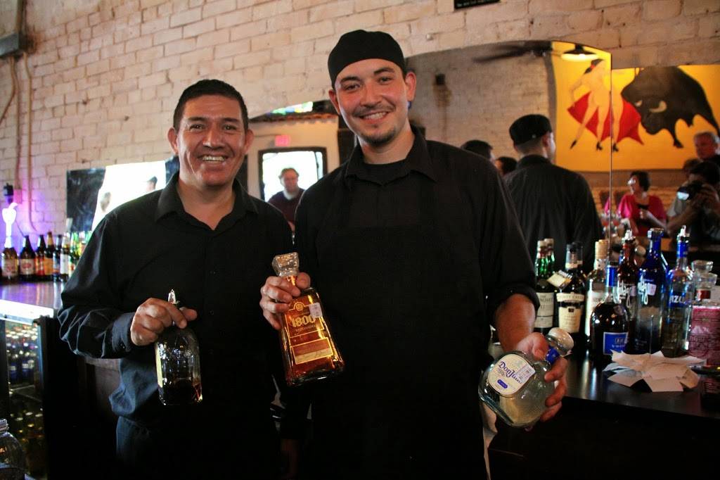 El Nuevo Tenampa | restaurant | 244 W Houston St, San Antonio, TX 78205, USA | 2103544200 OR +1 210-354-4200