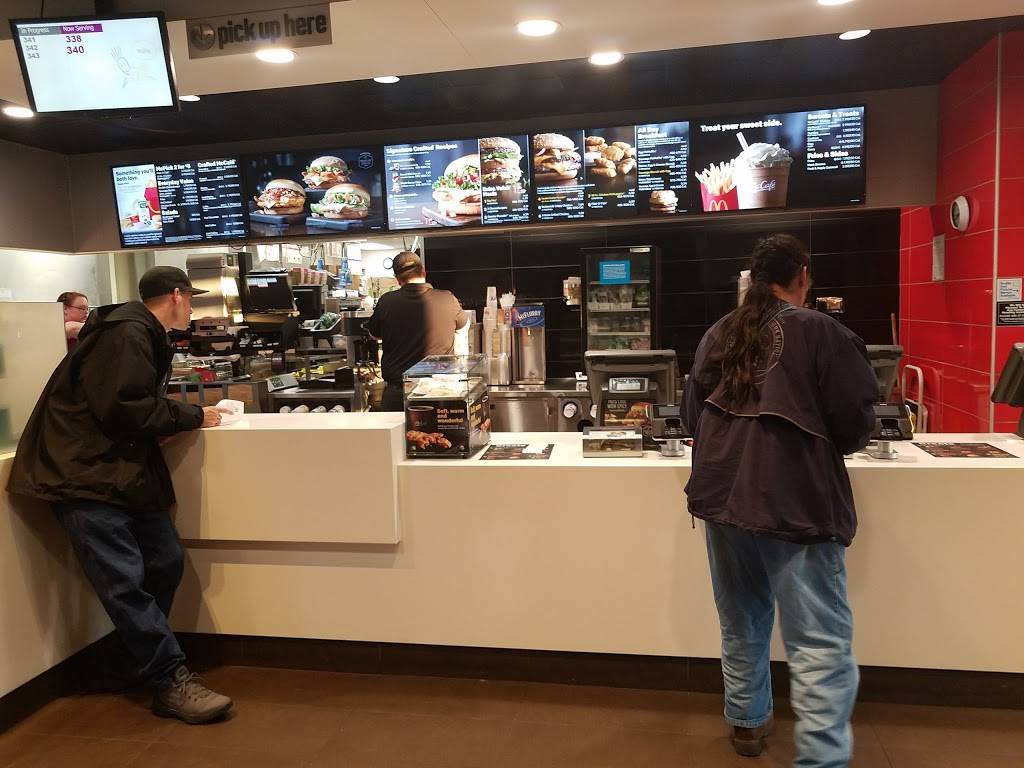 McDonalds | cafe | 1500 E Main St, Reedsburg, WI 53959, USA | 6085243448 OR +1 608-524-3448