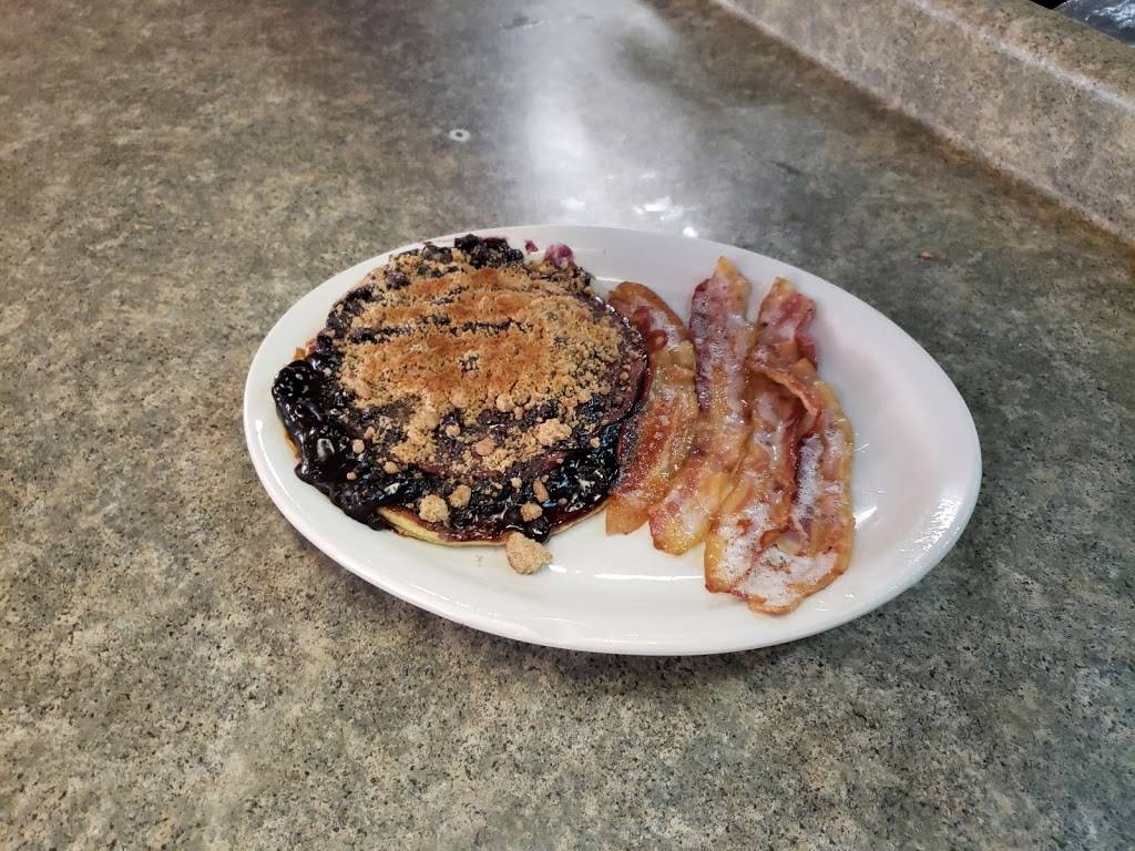 Rollys Diner | restaurant | 87 Mill St, Auburn, ME 04210, USA | 2077530171 OR +1 207-753-0171