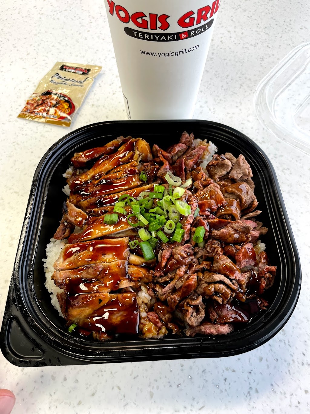 Yogis Grill (foothills) | restaurant | 11259 S Frontage Rd #106, Yuma, AZ 85367, USA | 9282563107 OR +1 928-256-3107