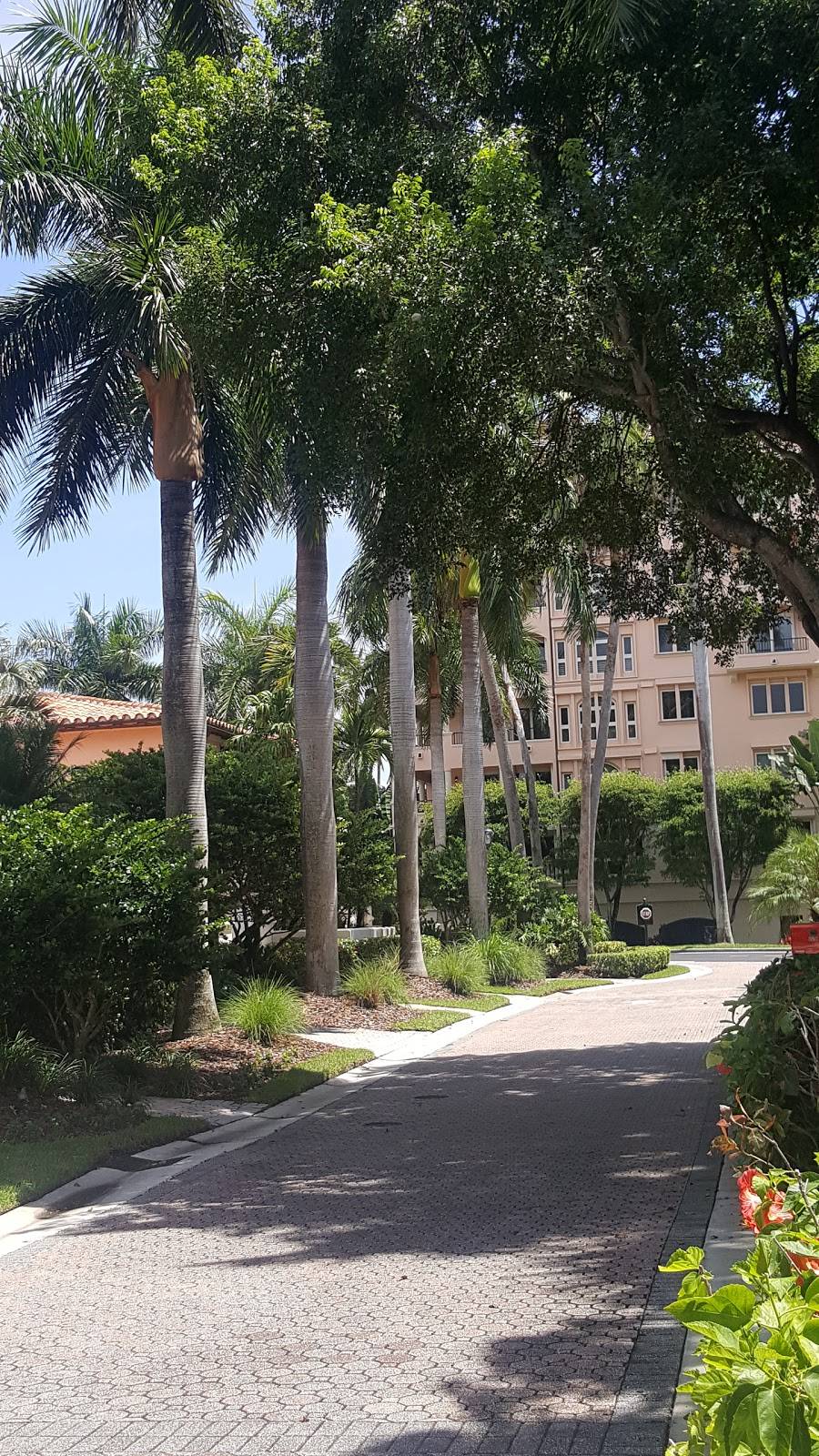 Deering Bay Yacht & Country Club | restaurant | 13610 Deering Bay Dr, Miami, FL 33158, USA | 3052542111 OR +1 305-254-2111